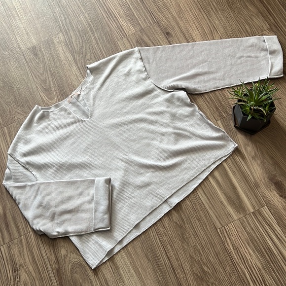 Francesca’s Loose Fit Crop Top - Picture 2 of 14